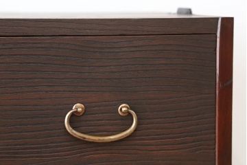 アンティーク家具　アンティーク　可愛いデザイン!シンプルな脚付ローチェスト(ローボード)?