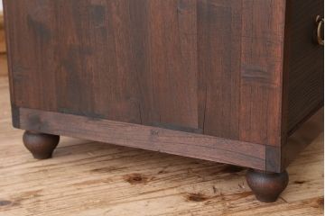 アンティーク家具　アンティーク　可愛いデザイン!シンプルな脚付ローチェスト(ローボード)?