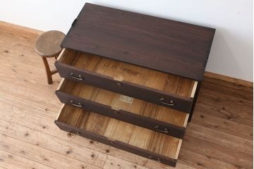 アンティーク家具　アンティーク　可愛いデザイン!シンプルな脚付ローチェスト(ローボード)?