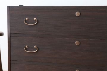 アンティーク家具　アンティーク　可愛いデザイン!シンプルな脚付ローチェスト(ローボード)?