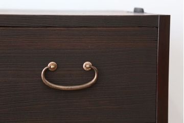 アンティーク家具　アンティーク　可愛いデザイン!シンプルな脚付ローチェスト(ローボード)?