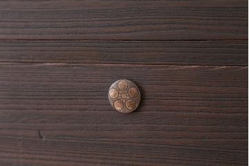 アンティーク家具　アンティーク　可愛いデザイン!シンプルな脚付ローチェスト(ローボード)?