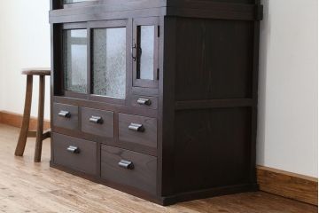 アンティーク家具　☆アンティーク　素敵な雰囲気!古い木の結霜ガラス二段重ね食器棚(収納棚、茶箪笥)