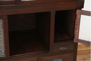 アンティーク家具　☆アンティーク　素敵な雰囲気!古い木の結霜ガラス二段重ね食器棚(収納棚、茶箪笥)