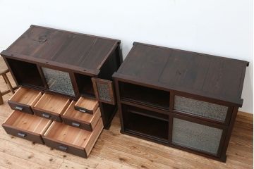 アンティーク家具　☆アンティーク　素敵な雰囲気!古い木の結霜ガラス二段重ね食器棚(収納棚、茶箪笥)