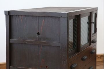 アンティーク家具　アンティーク　古い木のモールガラス収納棚