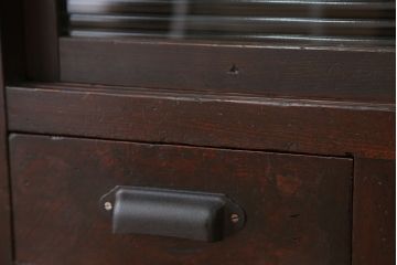 アンティーク家具　アンティーク　古い木のモールガラス収納棚