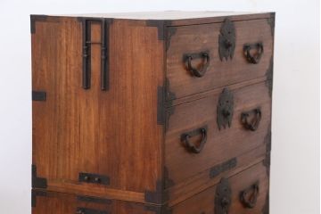 アンティーク家具　☆希少!かわいらしいふくらすずめ金具　重ね時代箪笥