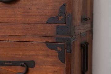 アンティーク家具　☆希少!かわいらしいふくらすずめ金具　重ね時代箪笥