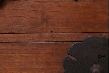 アンティーク家具　☆希少!かわいらしいふくらすずめ金具　重ね時代箪笥