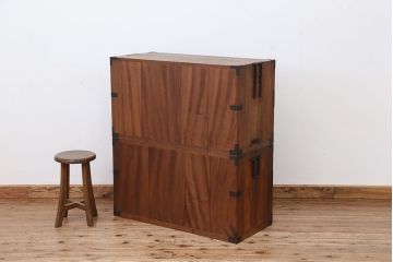 アンティーク家具　☆希少!かわいらしいふくらすずめ金具　重ね時代箪笥
