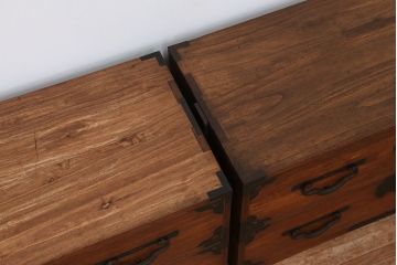 アンティーク家具　☆希少!かわいらしいふくらすずめ金具　重ね時代箪笥