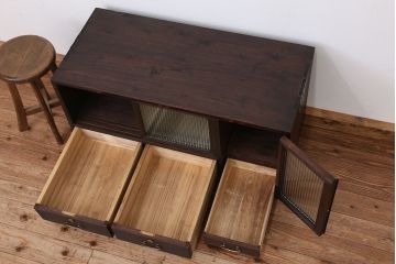 アンティーク家具　アンティーク　可愛いデザイン!脚付ローボード?