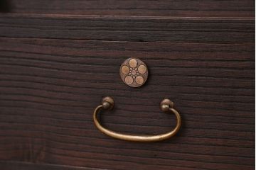 アンティーク家具　アンティーク　可愛いデザイン!脚付ローボード?