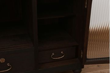 アンティーク家具　アンティーク　可愛いデザイン!脚付ローボード?