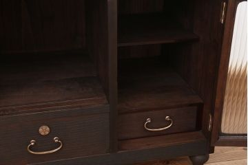 アンティーク家具　アンティーク　可愛いデザイン!脚付ローボード?