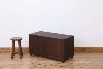 アンティーク家具　アンティーク　可愛いデザイン!脚付ローボード?