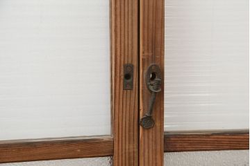 アンティーク雑貨　アンティーク　古い木味の小振りなモールガラス引き戸　2枚セット(ガラス戸、窓)