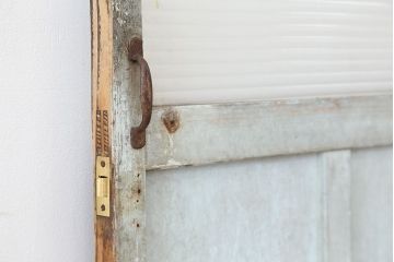 アンティーク　素敵なデザイン!古い木味のペンキの剥げたモールガラスドア1枚(扉)