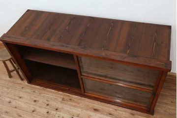 アンティーク家具　アンティーク　古い木の大振りな収納棚?