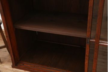 アンティーク家具　アンティーク　古い木の大振りな収納棚?
