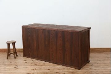 アンティーク家具　アンティーク　古い木の大振りな収納棚?