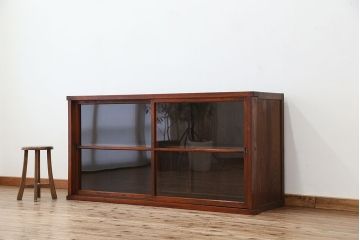 アンティーク家具　アンティーク　古い木の大振りな収納棚?