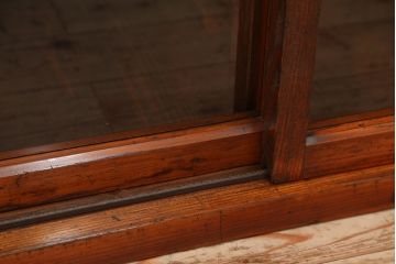 アンティーク家具　アンティーク　古い木の大振りな収納棚?