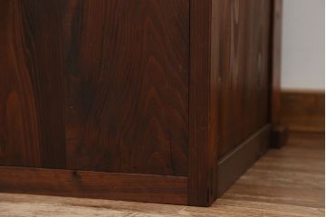 アンティーク家具　アンティーク　古い木の大振りな収納棚?