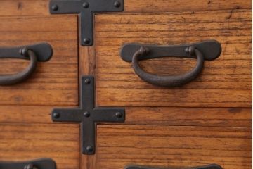 アンティーク家具　古民具・骨董　特別注文造り　総桐!金具の立派な二段重ね帳場箪笥(桐箪笥、桐たんす)