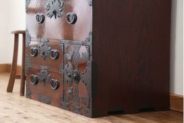 アンティーク家具　古民具・骨董　重厚!分厚い金具の全面ケヤキ特注仙台箪笥(直し有)