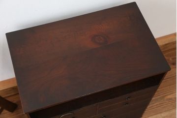 アンティーク家具　アンティーク　高級品!上質な作りの小引き出し(飾り棚、小箪笥)