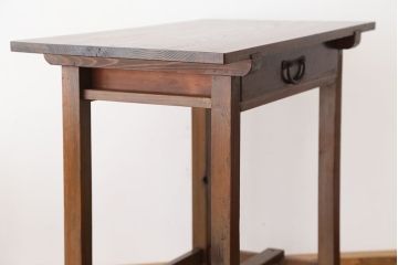 アンティーク家具　アンティーク　古い木の小振りなテーブル(作業台、机)