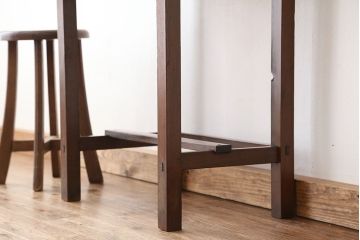 アンティーク家具　アンティーク　古い木の小振りなテーブル(作業台、机)
