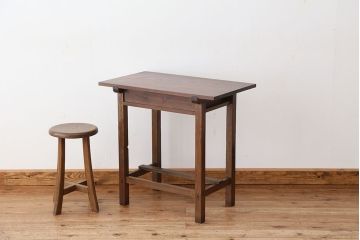 アンティーク家具　アンティーク　古い木の小振りなテーブル(作業台、机)