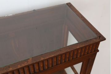 アンティーク家具　アンティーク　素敵なデザイン!古いタバコ屋の三面ガラス　ガラスケース(飾り棚、食器棚)