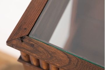 アンティーク家具　アンティーク　素敵なデザイン!古いタバコ屋の三面ガラス　ガラスケース(飾り棚、食器棚)