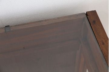 アンティーク家具　アンティーク　素敵なデザイン!古いタバコ屋の三面ガラス　ガラスケース(飾り棚、食器棚)