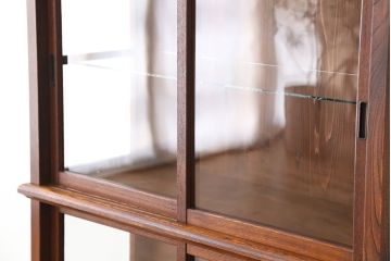 アンティーク家具　アンティーク　素敵なデザイン!古いタバコ屋の三面ガラス　ガラスケース(飾り棚、食器棚)