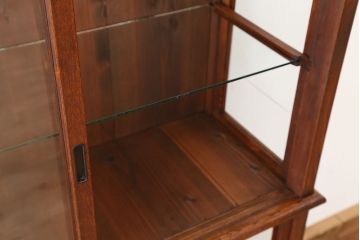 アンティーク家具　アンティーク　素敵なデザイン!古いタバコ屋の三面ガラス　ガラスケース(飾り棚、食器棚)