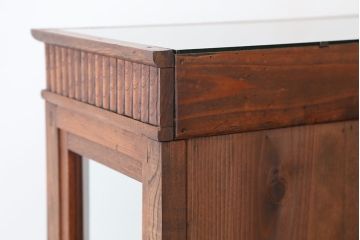 アンティーク家具　アンティーク　素敵なデザイン!古いタバコ屋の三面ガラス　ガラスケース(飾り棚、食器棚)