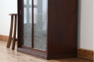 アンティーク家具　アンティーク　古い木のシンプルな結霜ガラス下駄箱(収納棚)