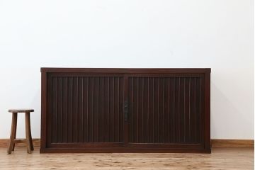 アンティーク家具　アンティーク　前面欅!旧家の味わい深い縦桟引き戸収納箪笥サイドボード(下駄箱、水屋箪笥)