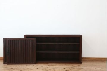 アンティーク家具　アンティーク　前面欅!旧家の味わい深い縦桟引き戸収納箪笥サイドボード(下駄箱、水屋箪笥)