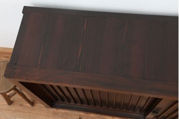 アンティーク家具　アンティーク　前面欅!旧家の味わい深い縦桟引き戸収納箪笥サイドボード(下駄箱、水屋箪笥)