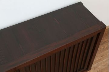 アンティーク家具　アンティーク　前面欅!旧家の味わい深い縦桟引き戸収納箪笥サイドボード(下駄箱、水屋箪笥)