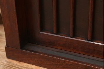 アンティーク家具　アンティーク　前面欅!旧家の味わい深い縦桟引き戸収納箪笥サイドボード(下駄箱、水屋箪笥)
