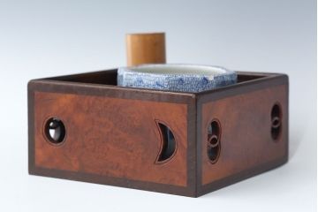 アンティーク雑貨　古民具・骨董　古い唐木・花梨葡萄杢　煙草盆(伊万里火入、カリン材)