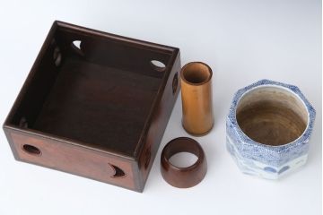 アンティーク雑貨　古民具・骨董　古い唐木・花梨葡萄杢　煙草盆(伊万里火入、カリン材)