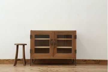 アンティーク家具　アンティーク 古い木味のモールガラス脚付きローボード